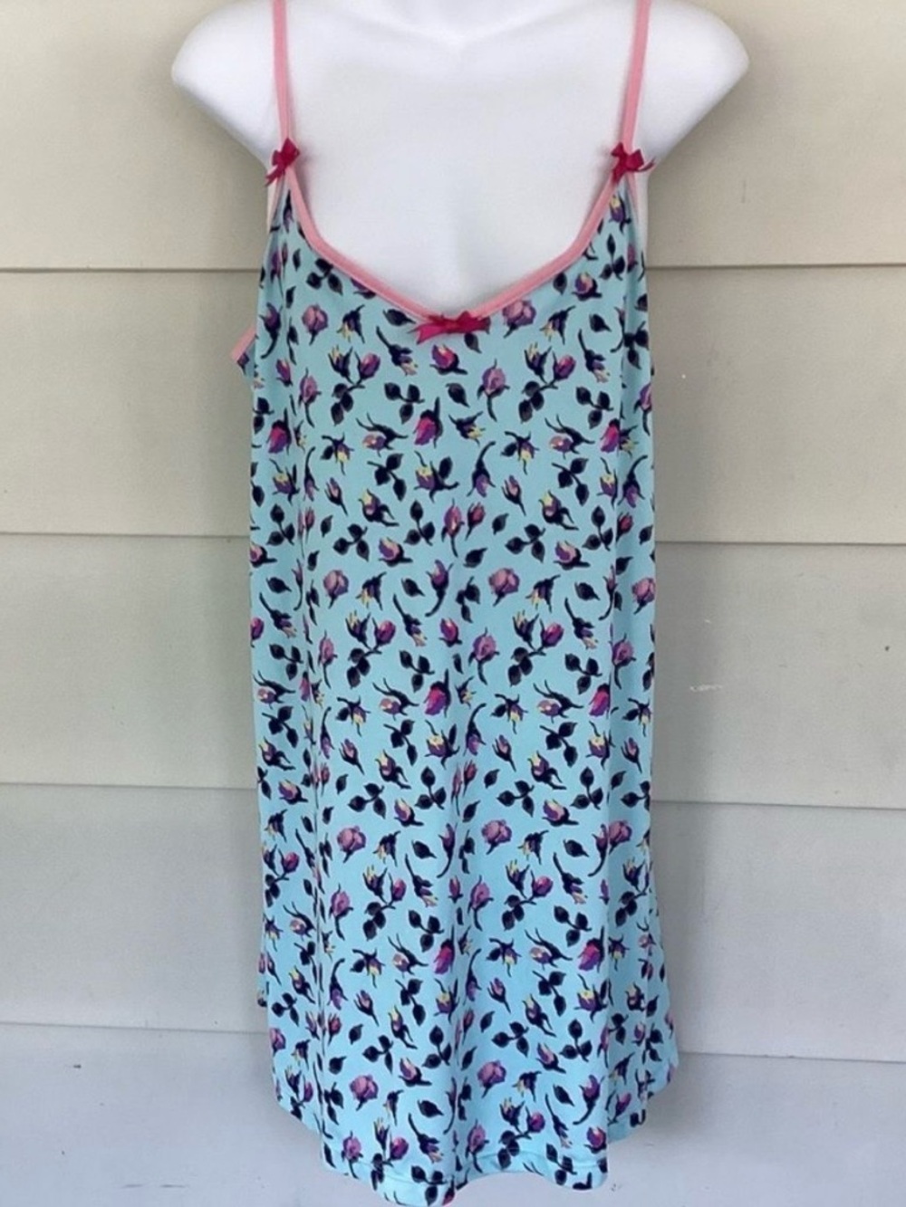 Betsy Johnson medium nightwear, gown slip.  0387